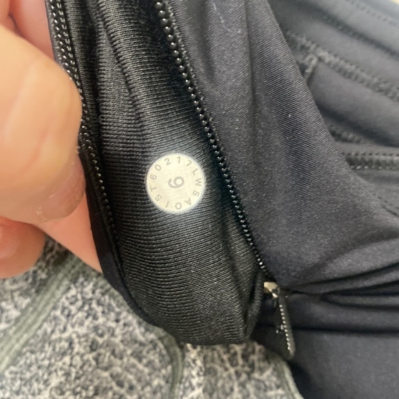 Lululemon black and grey crop leggings size 6 - Picture 7 of 11